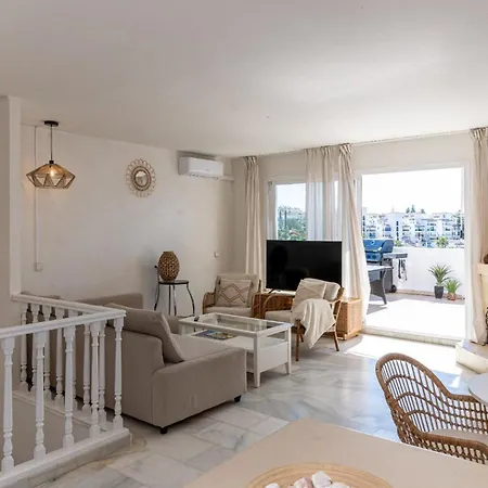 Cozy 3-bedroom Townhouse In Calahonda *